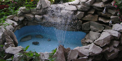 Современная фонтанная установка и плавающие фонтаны
